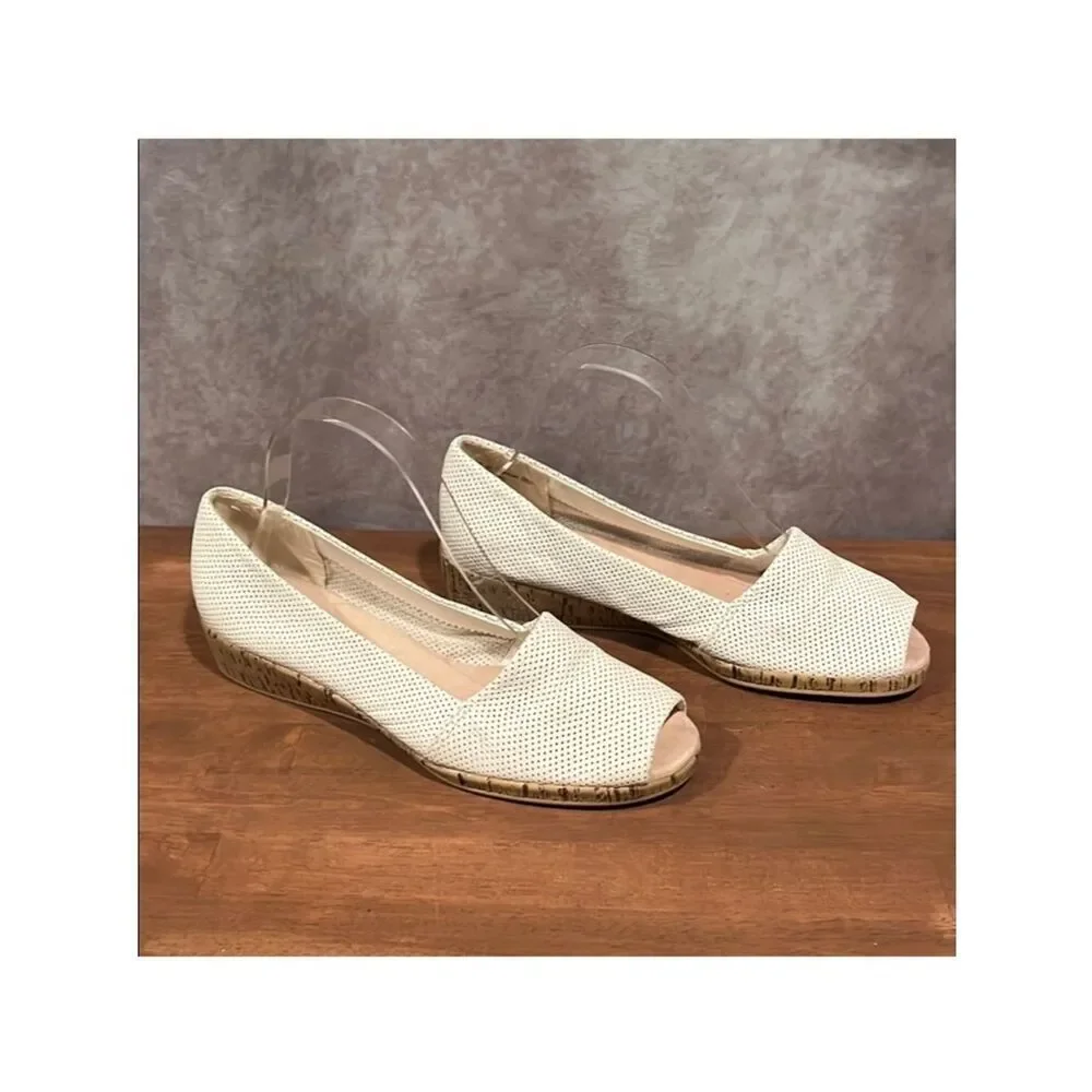 Aerosoles Spring Break white perforated leather peep toe espadrilles size 8.5